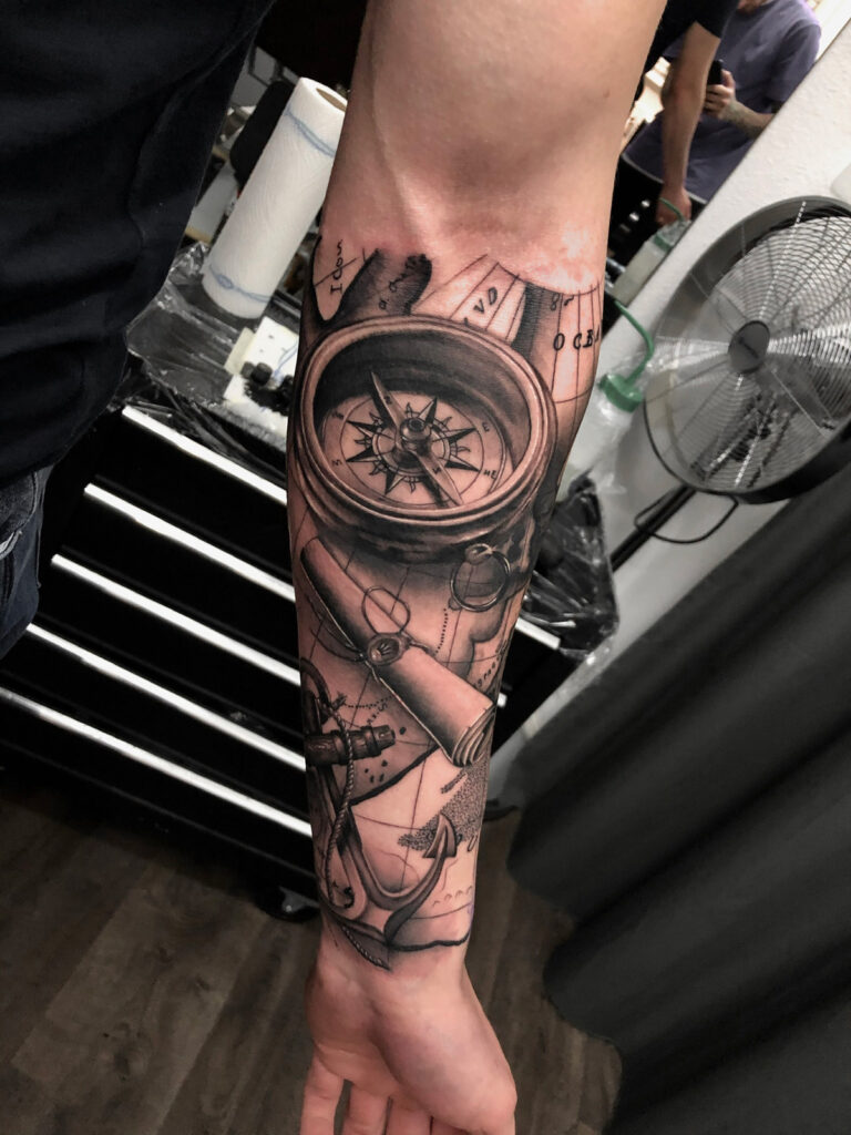 kompass tattoo by tattoostudio stilbruch